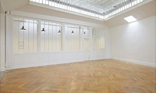 Premium Space In R�publique - Image 4