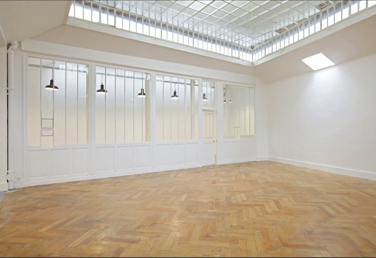 Premium Space In R�publique - Image 4