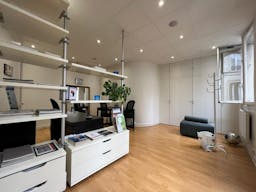 Large Office Apartment In the heart of Paris - Image 1