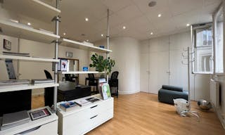 Large Office Apartment In the heart of Paris - Image 1