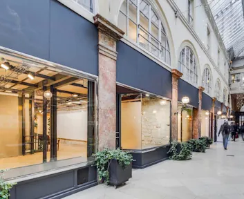 Espace commerciel exceptionnel dans un passage entre Opéra et Palais Royal - Image 0
