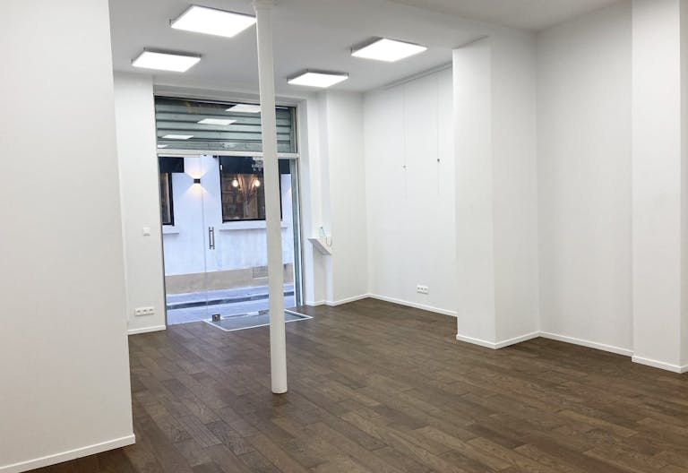 Gallery / Showroom space between Bastille and R�publique - Image 0