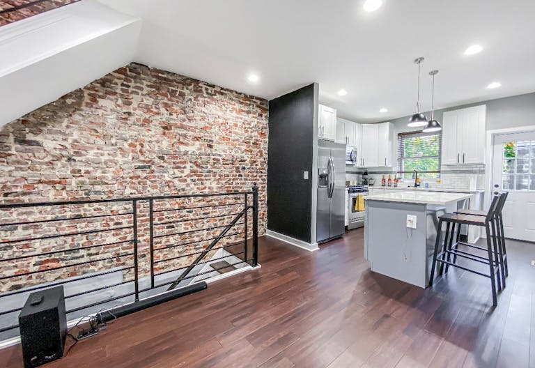 Modern Style Content Creation House - Image 2