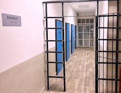 D�cor/Lieu de tournage: Centre p�nitentiaire / Prison - Image 0