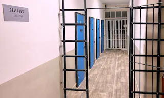 Décor/Lieu de tournage: Centre pénitentiaire / Prison - Image 0