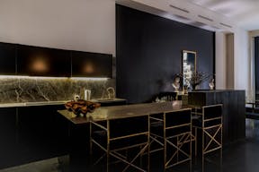 Classically Elegant Soho Duplex - Image 12