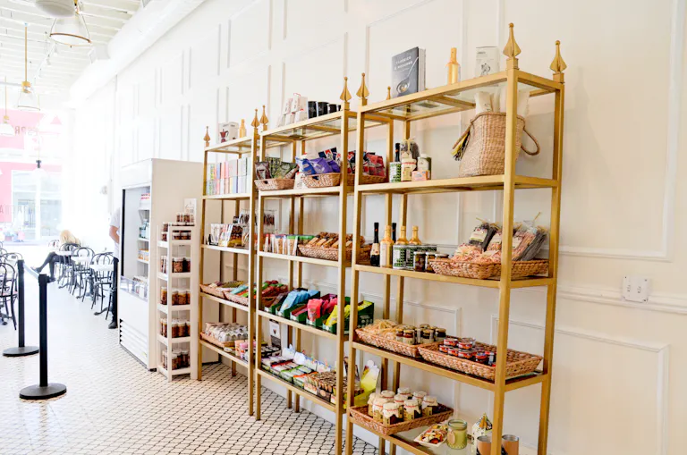 Charming Paris & NYC style cafe - Image 2