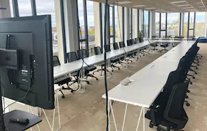 Etage spacieux de bureaux et terrasse privative - Image 3