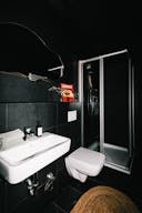 Studio Stellar, a versatile sunlit space. - Image 8