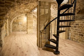 High-Ceiling Showroom | Palestro (Paris 2e) — Steps from Marais & Palais Royal - Image 4