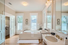 Exquisite & Unique Home: A Masterpiece you must see! - Image 8