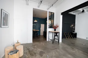 ELEGANT MINIMALIST LOFT IN THE 11TH DISTRICT OF PARIS - Image 0