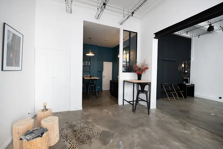 ELEGANT MINIMALIST LOFT IN THE 11TH DISTRICT OF PARIS - Image 0