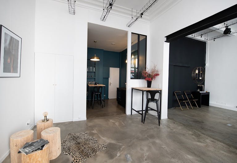 ELEGANT MINIMALIST LOFT IN THE 11TH DISTRICT OF PARIS - Image 0