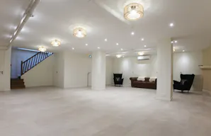 Stylish Modular Venue in the Heart of Le Marais - Image 4