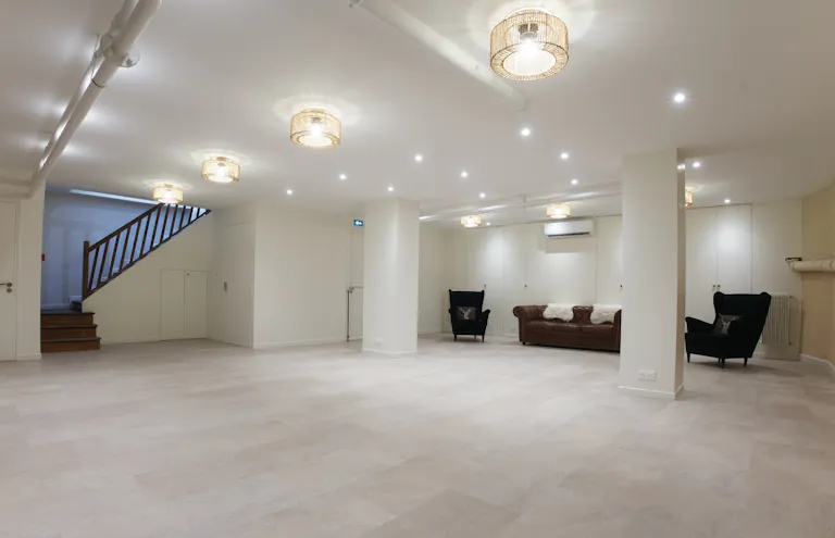 Stylish Modular Venue in the Heart of Le Marais - Image 4