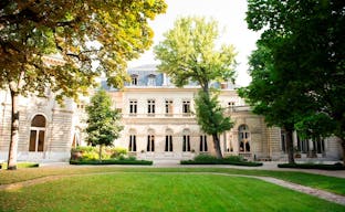 Unique Space in the Heart of 8th District - Image 11