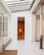 Spectacular art gallery under a glass roof in Saint Germain des Pr�s - Image 9