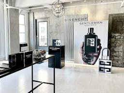 Modern Industrial Manhattan / Hudson Yards Loft - Image 14