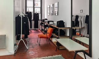 Superb Corner Boutique in Le Marais - Image 4