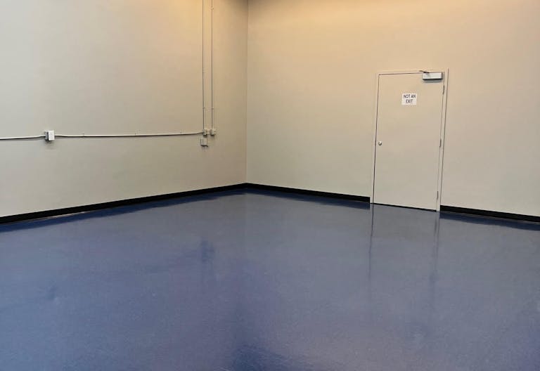 Boutique Space Immediately Available - Image 1