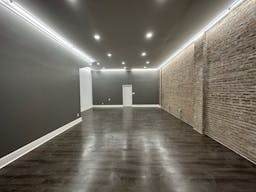 Pilsen commercial space - perfect for pop-up store/art gallery/ private sale - Image 1