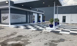 Giant Containers Miami - Image 0