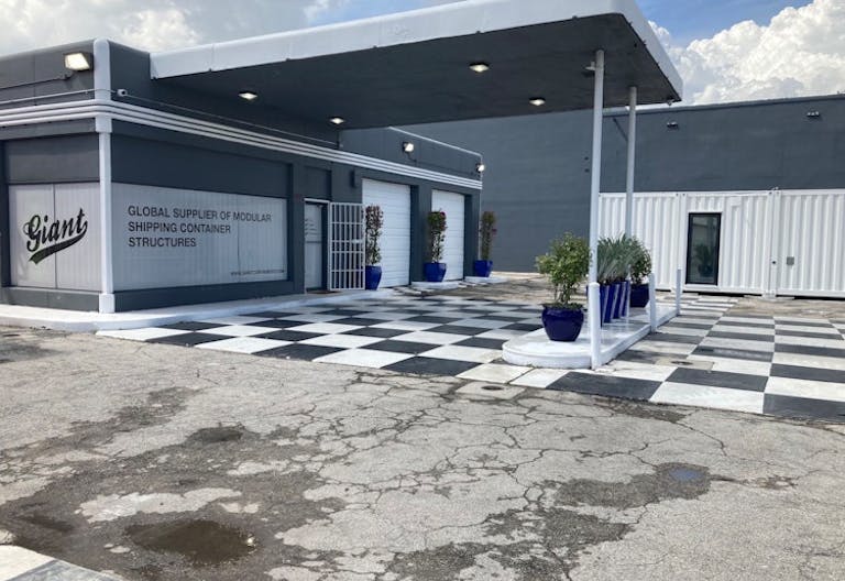 Giant Containers Miami - Image 0