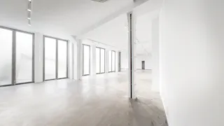 Large Showroom Rue Froissart - Image 6