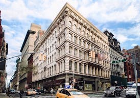 Captivating Manhattan Studio - Image 2