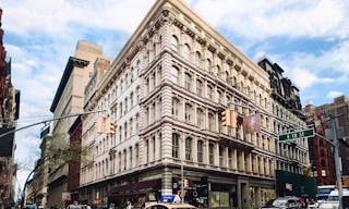 Captivating Manhattan Studio - Image 2