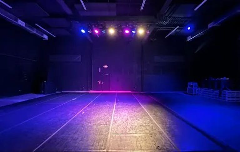 Flex Studio with high ceilings in Little Haiti - Image 1