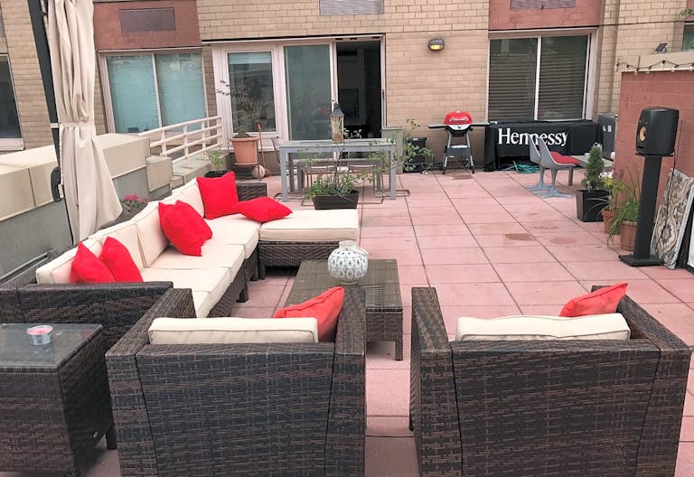 Beautiful Midtown Manhattan Terrace - Image 3