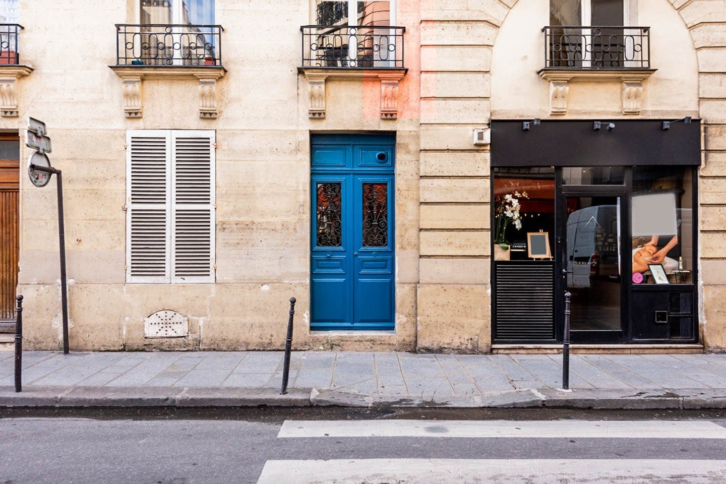 Compact Showroom in the Upper Marais, Paris