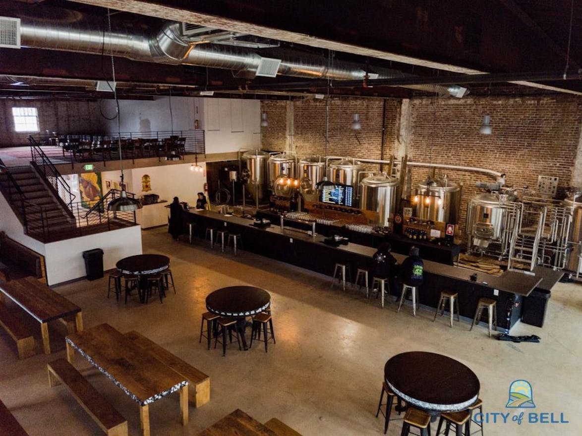 Trendy Restaurant Space - situated in the bustling area of Bell - Image 2