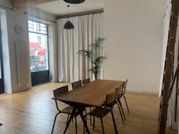 Atelier d'art esprit canut avec vitrine sur rue au coeur de la Croix-Rousse - Image 9