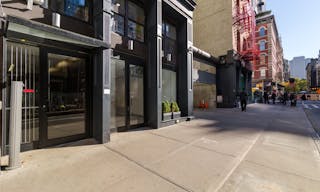 Beautiful White Box in Tribeca - Image 11