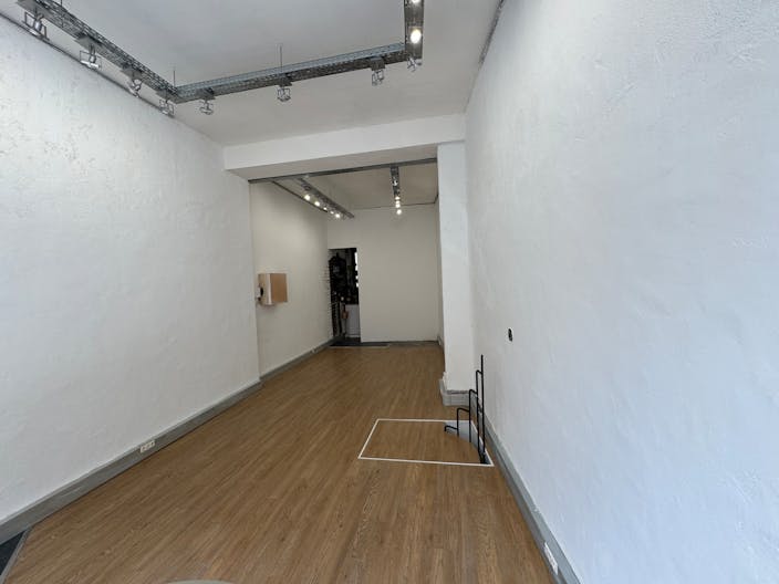 Un espace artistique dans le Montmartre - Image 1