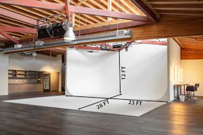East LA Skylight Studio - Image 13