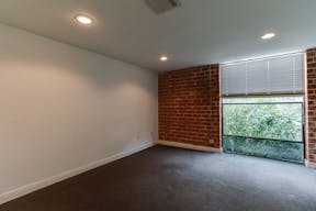 Trendy Building in Beverly Hills - Image 11