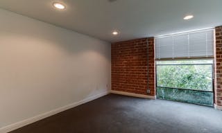 Trendy Building in Beverly Hills - Image 11