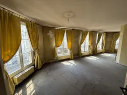 Butte Montmartre - immeuble atypique et charmant - excellente visibilté et flux de passants constant - entre 50 et 250 m2  - Image 9