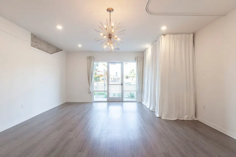 Unique Space in Trendy St. Elmo District - Image 4