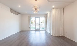 Unique Space in Trendy St. Elmo District - Image 4