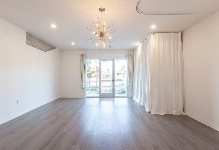 Unique Space in Trendy St. Elmo District - Image 4