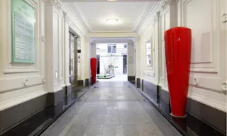 Chic Parisian Apartment – Fashion Showroom, Paris Champs-Élysées - Image 35