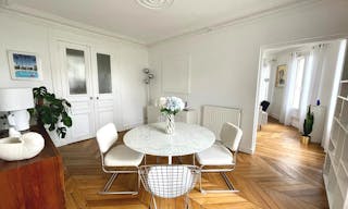 Appartement haussmannien chic et lumineux avec balcon - Image 3