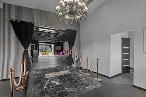 Glamorous sexy club vibe indoor outdoor flow - Image 0