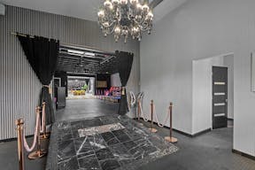 Glamorous sexy club vibe indoor outdoor flow - Image 0