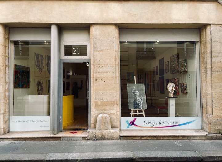 FASHION WEEK READY — GALLERY SPACE FOR RENT — LE MARAIS, PARIS 3 - Image 0